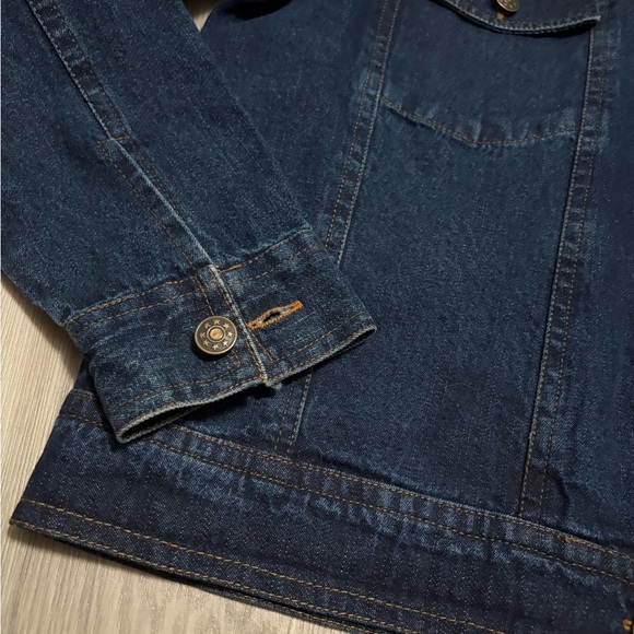 Women’s Jean Jacket with Embroidery Size Medium - Picture 3 of 6